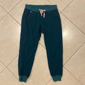 size small petite FIGS Zamora jogger scrub pants